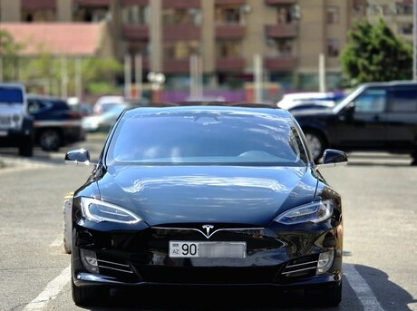 Tesla Model S 2019
