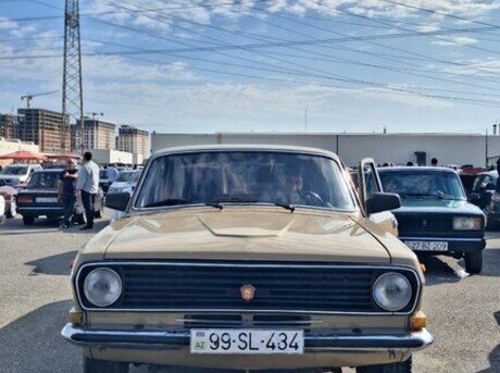 GAZ 24 1988