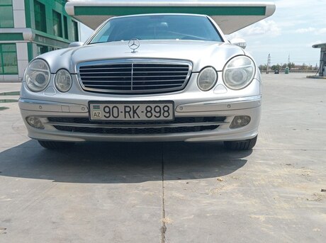 Mercedes E 240 2004