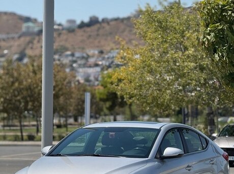 Hyundai Elantra 2018