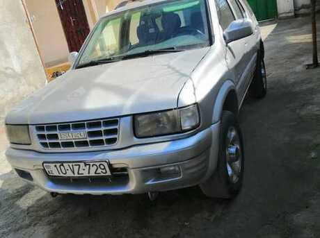 Isuzu  1998