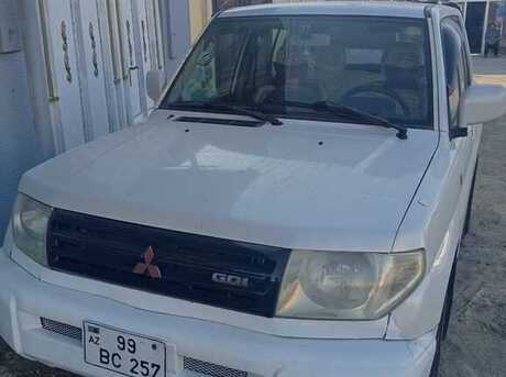 Mitsubishi Pajero io 2000