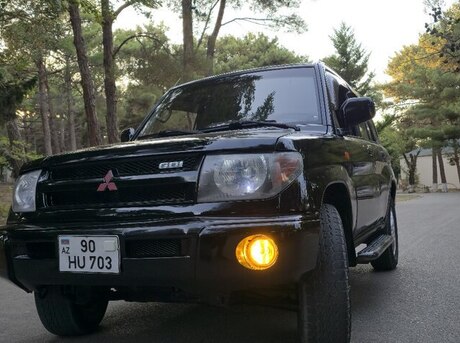 Mitsubishi Pajero io 1999