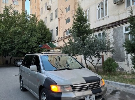 Mitsubishi Chariot 2000