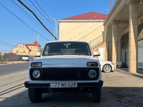LADA (VAZ) Niva 2011