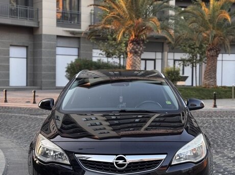 Opel Astra 2011