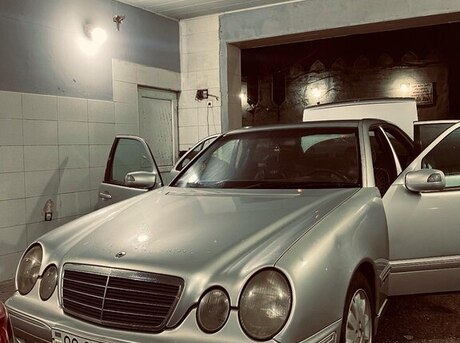 Mercedes E 220 2001