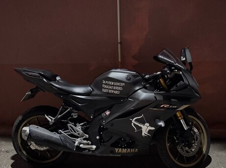 Yamaha R15 V4