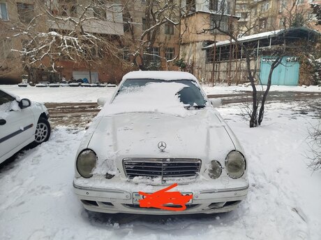 Mercedes E 220 2000