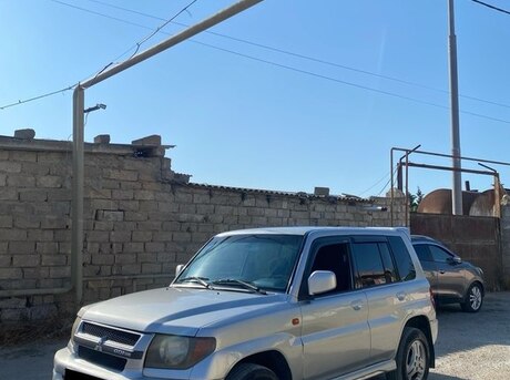 Mitsubishi Pajero io 2002