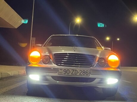 Mercedes E 220 2001