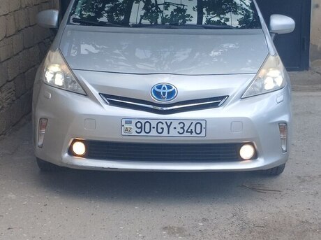 Toyota Prius V 2012