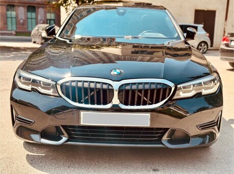 BMW 330 2019