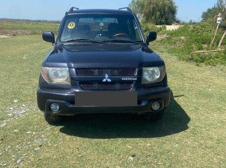 Mitsubishi Pajero io 2000