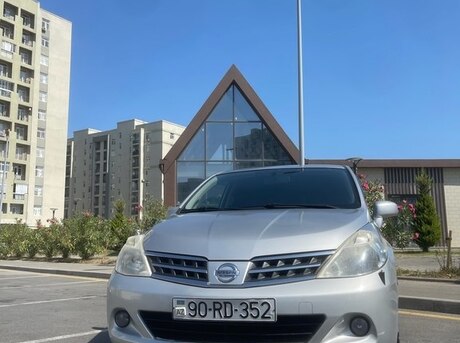 Nissan Tiida 2011