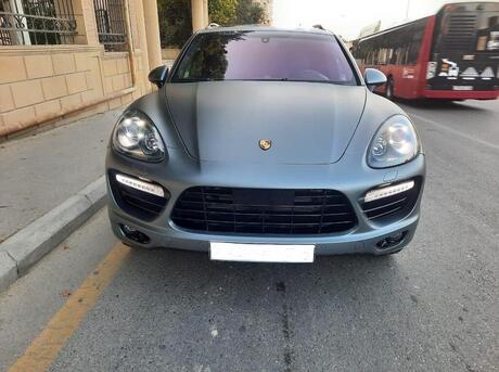Porsche Cayenne S 2011