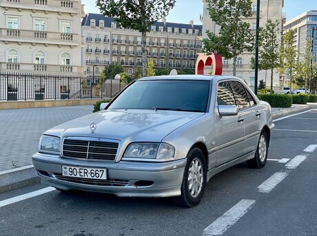 Mercedes C 180