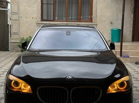 BMW 750 2010