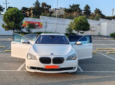BMW 750 2008