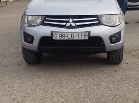 Mitsubishi L200 2011