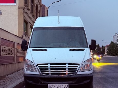 Mercedes  2010