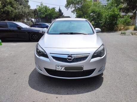 Opel Astra 2011