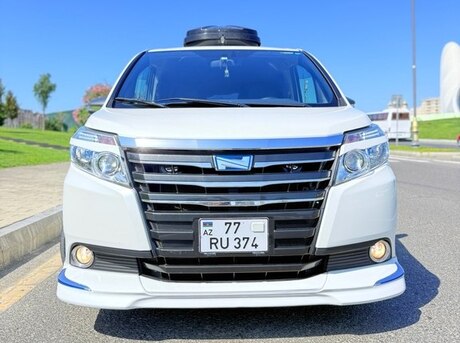 Toyota Noah 2015