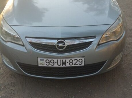 Opel Astra 2011