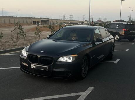 BMW 750 2011