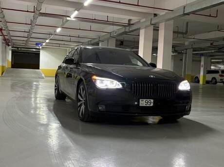 BMW 750 2012