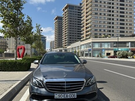 Mercedes E 200 4MATIC 2019