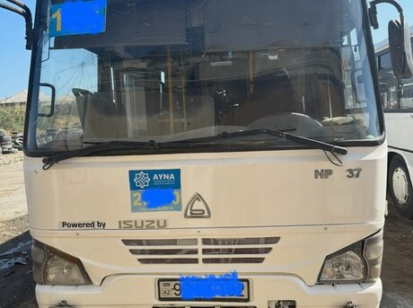 Isuzu NP 37 2012