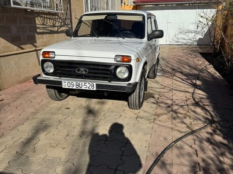 LADA (VAZ) Niva 2010