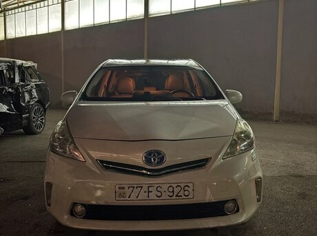Toyota Prius V 2012