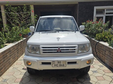 Mitsubishi Pajero io 1999