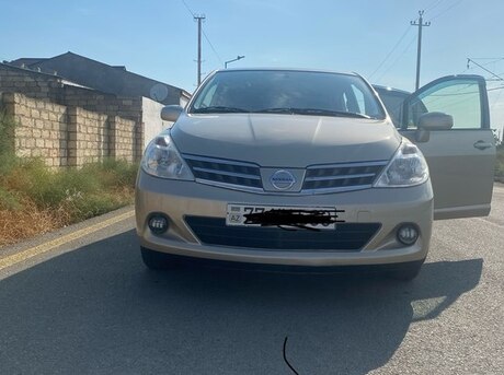 Nissan Tiida 2011