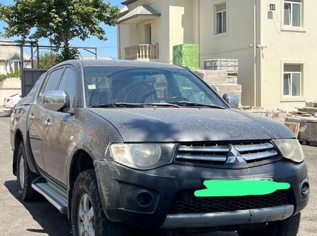 Mitsubishi L200 2012