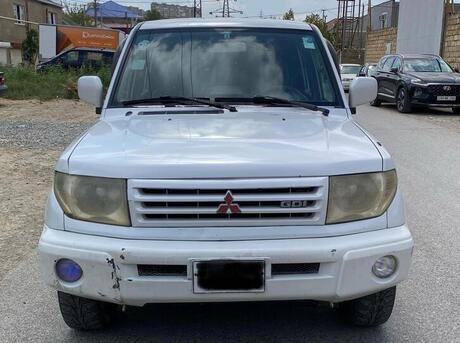 Mitsubishi Pajero io 1999