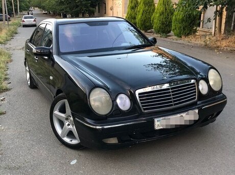 Mercedes E 240