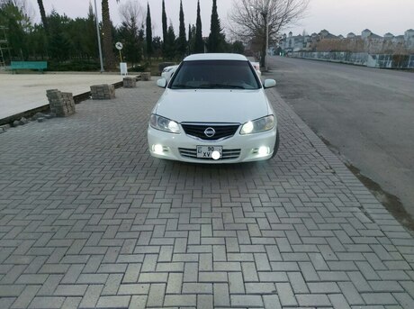 Nissan Sunny 2010
