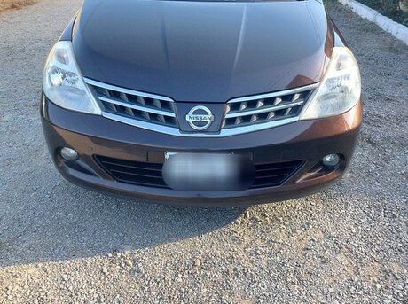 Nissan Tiida 2011