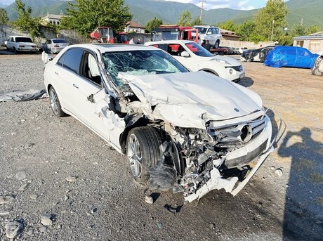 Mercedes E 250 4MATIC 2015