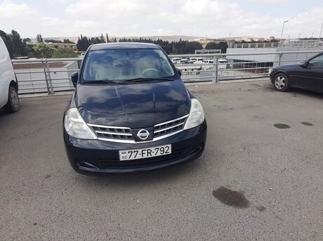 Nissan Tiida 2012