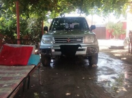 Mitsubishi Pajero io 1998
