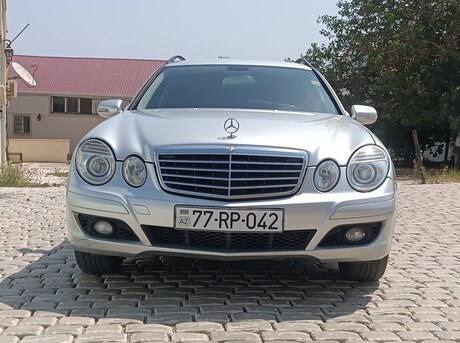 Mercedes E 220