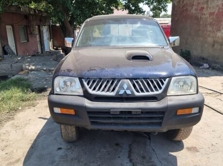 Mitsubishi L200 2005