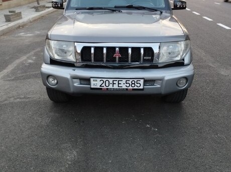 Mitsubishi Pajero io 1999