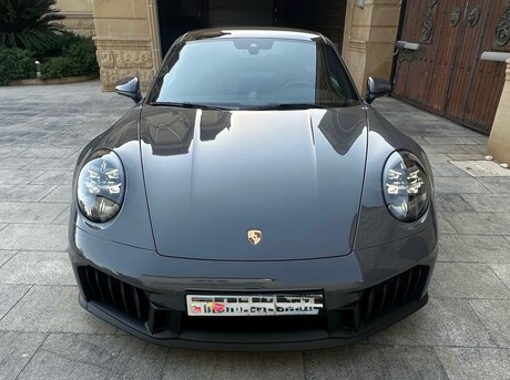 Porsche 911 Carrera 4 GTS