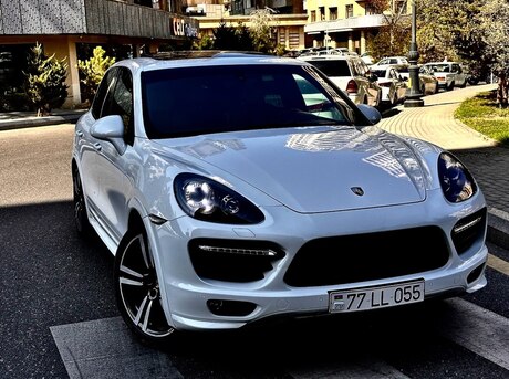 Porsche Cayenne GTS 2013