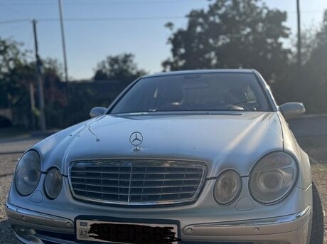Mercedes E 240 2003